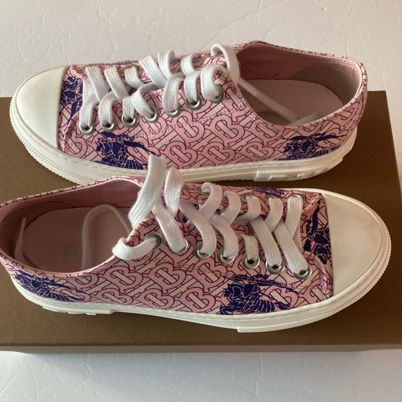 Burberry SZ 7.5 Pink Women's lace up Sneakers Equestrian Knight design - Picture 14 of 16